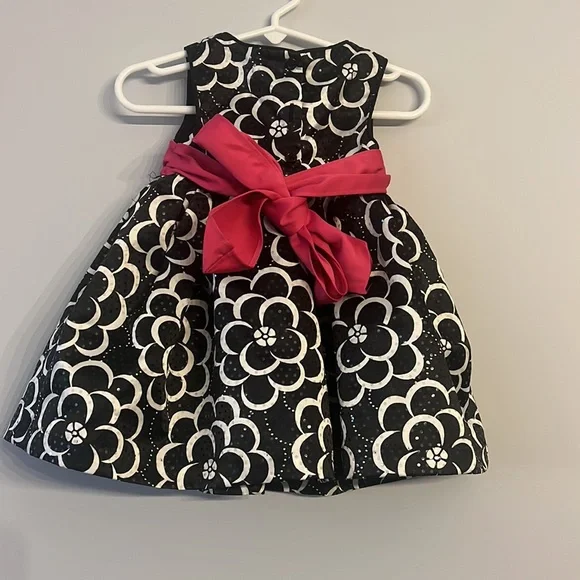 Baby dress size 12 months - Picture 2 of 2